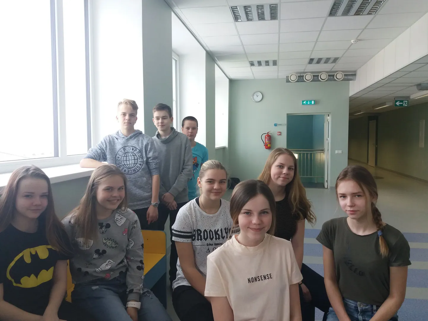 Võidukad küünlaümbriste kogujad Kairit Sööt (vasakult), Margaret Peterson, Keteri Saar, Engel Valk, Kirke Kivisoo, Kertu Taldrik, Rasmus Liivamägi, Madis Voitk ja Marko Tamm. Pildilt puudub Anastasia Kozlov.