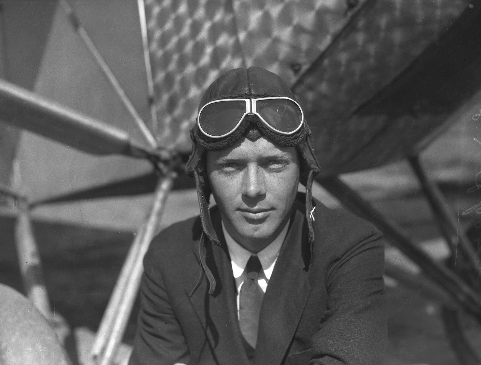 Charles Augustus Lindbergh oli Ameerika Ühendriikide lendur, kes 20. mail 1927 esimese inimesena ületas lennukiga, mille nimeks oli Spirit of St. Louis, Atlandi ookeani.