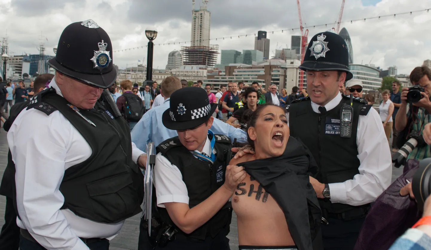 Акция Femen в Лондоне.