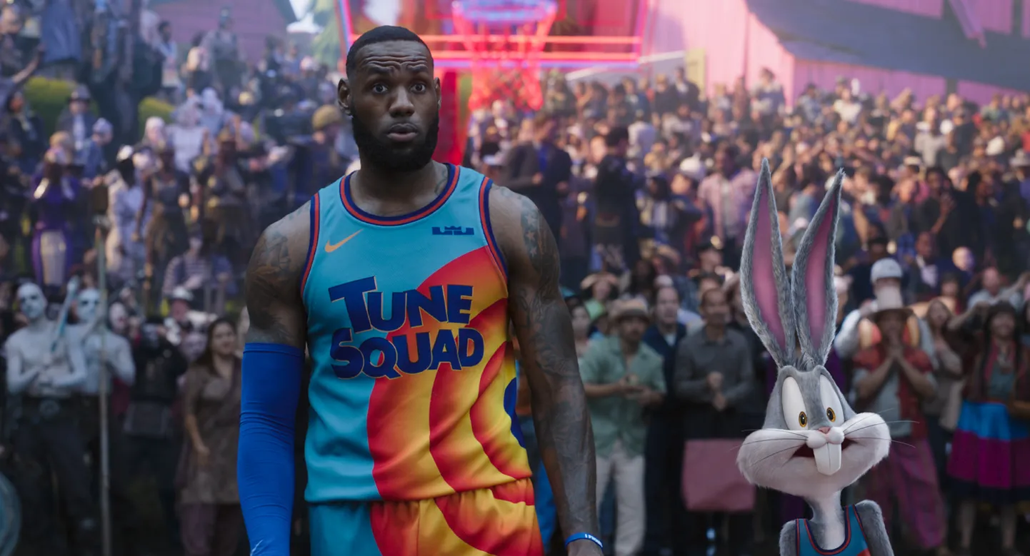 Kossuäss LeBron James ja Jänes Vigurvänt. Kaader filmist «Space Jam: uus algus».