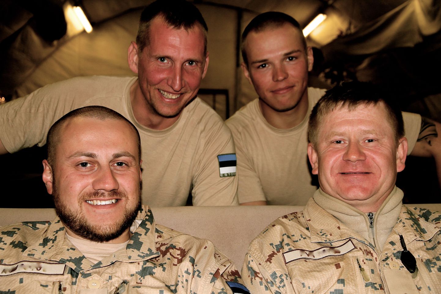 Raimo Merilo (üleval vasakul), Marek Müller (paremal); Rodion Sorokin (all paremal) ja Peeter Veiksaar (vasakul). Pilt on tehtud 2013. aastal, mil mehed teenisid Afganistanis välismissioonil