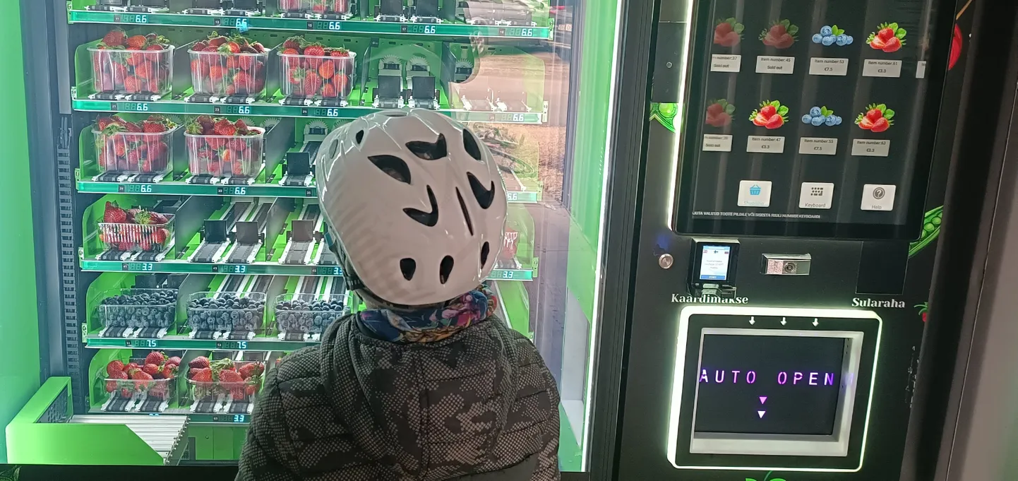 Osaühingu BerryMarket juhi Siim Küti sõnul seisavad marjad võrreldes letimüügiga jahedas kapis kindlasti värskemad. Ostma meelitab tema sõnul ka lihtsalt uudishimu – uudne automaat on põnev nii väiksematele kui ka suurematele klientidele.