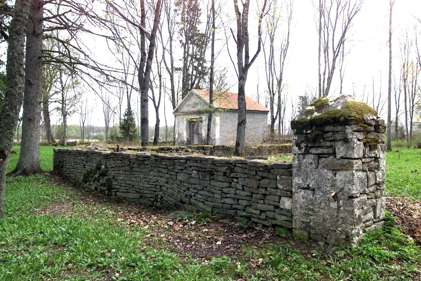 Üks talgute Pärnumaal asuvatest objektidest on Mihkli kiriku kiviaed.