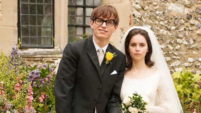 Eddie Redmayne ja Felicity Jones filmis «The Theory of Everything»