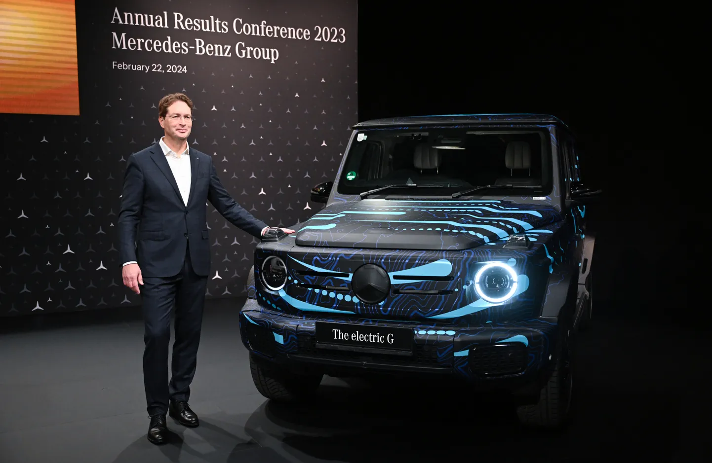 Pildil: Mercedes-Benz Group AG tegevjuht Ola Källenius seisab uue elektrilise Mercedes-Benz G-klassi mudeli ees enne iga-aastast pressikonverentsi Stuttgartis