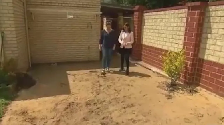 Danica ja tema pere segipööratud aed.