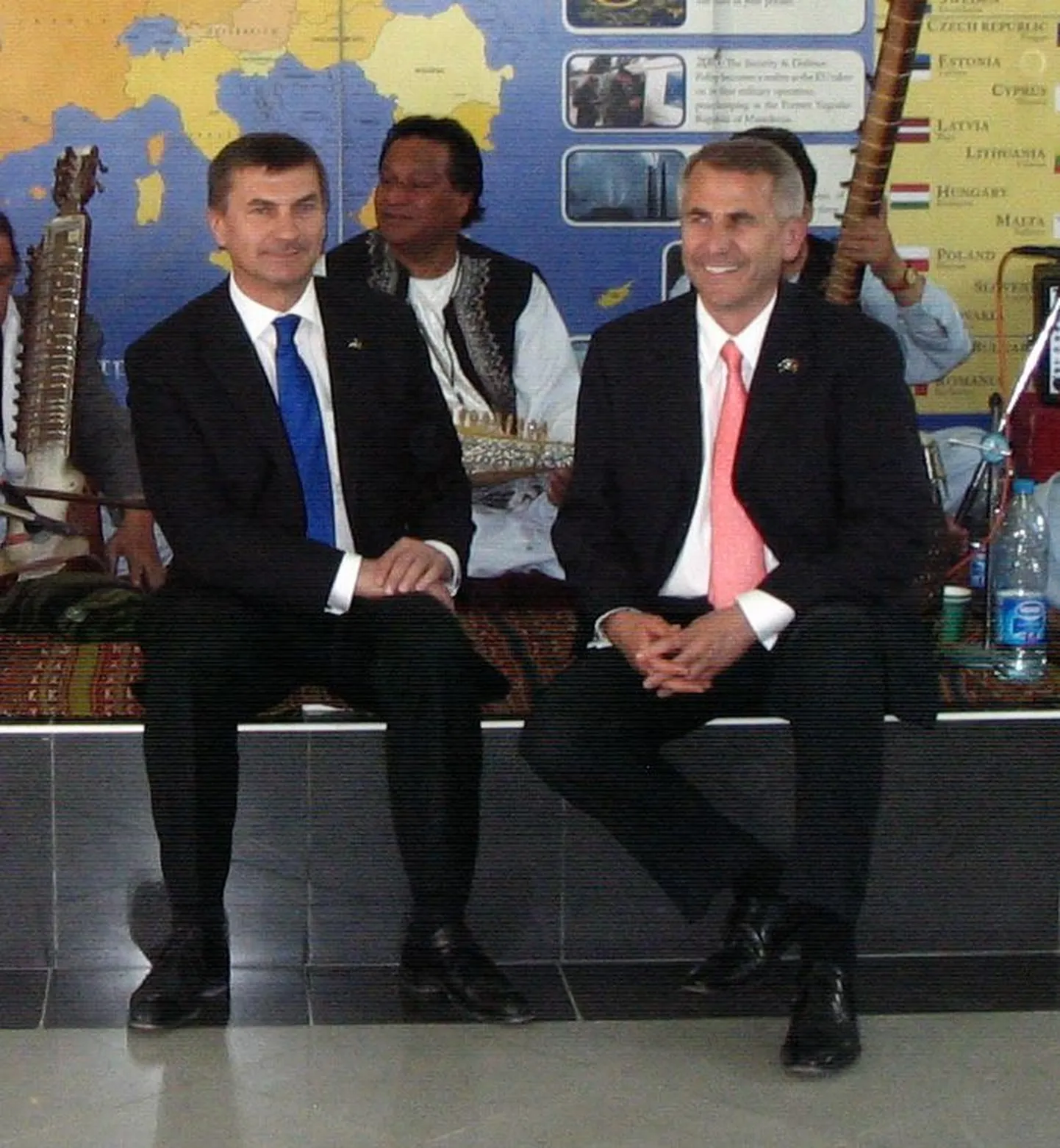 Peaminister Andrus Ansip (vasakul) ja ELi eriesindaja Vygaudas Ušackas 9. mail Kabulis.