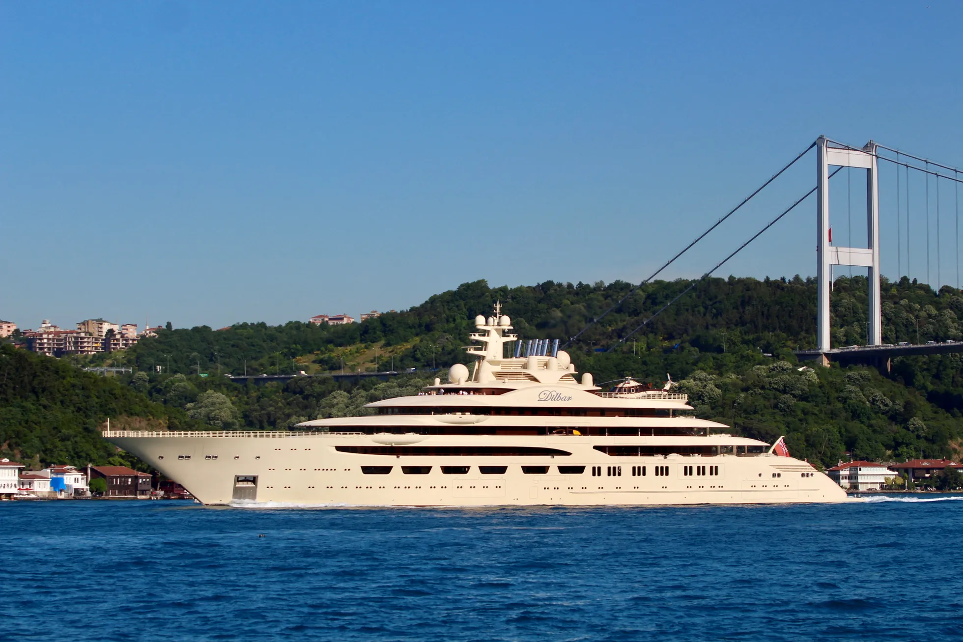 Яхта Алишера Усманова Dilbar, названная в честь его матери, считается одной из крупнейших в мире. Ее стоимость оценивается примерно в 600-735 миллионов долларов США. На яхте имеются две вертолетные площадки и огромный крытый бассейн. Годовые затраты на ее содержание составляют примерно 60 миллионов долларов