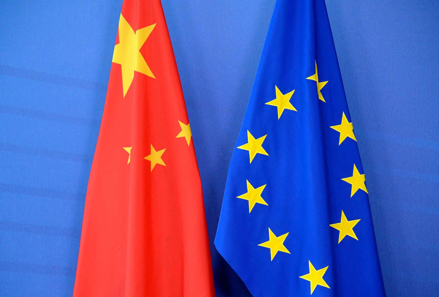 Hiina ja Euroopa Liidu lipud