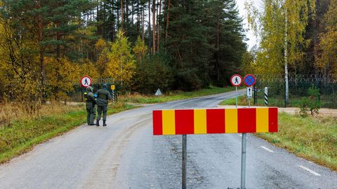 VIDEO ⟩ "Ēdiens beidzies, bet kur braukt?" Sātses iedzīvotājus satrauc Krievijas spēku klātbūtne