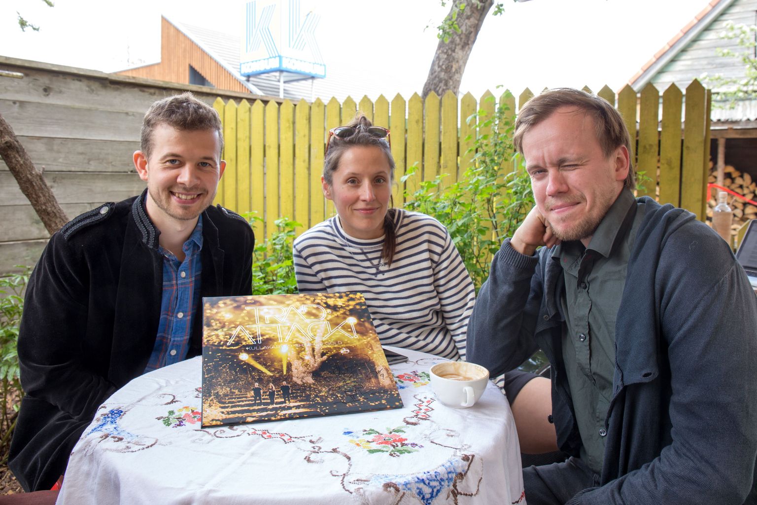 Trad.Attack! tutvustas välikohvikus oma uut albumit