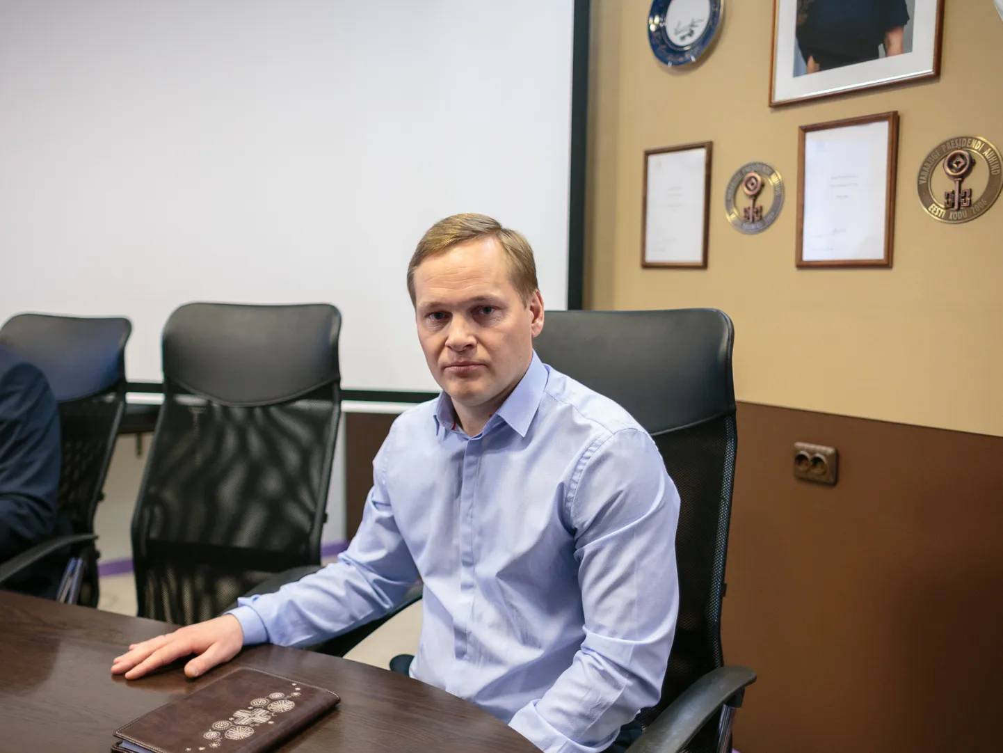 Narva linnavalitsuse arhitektuuri- ja linnaplaneerimise ameti direktor Oleg Andrejev oma ametikohal tööd teha õieti ei jõudnudki.
