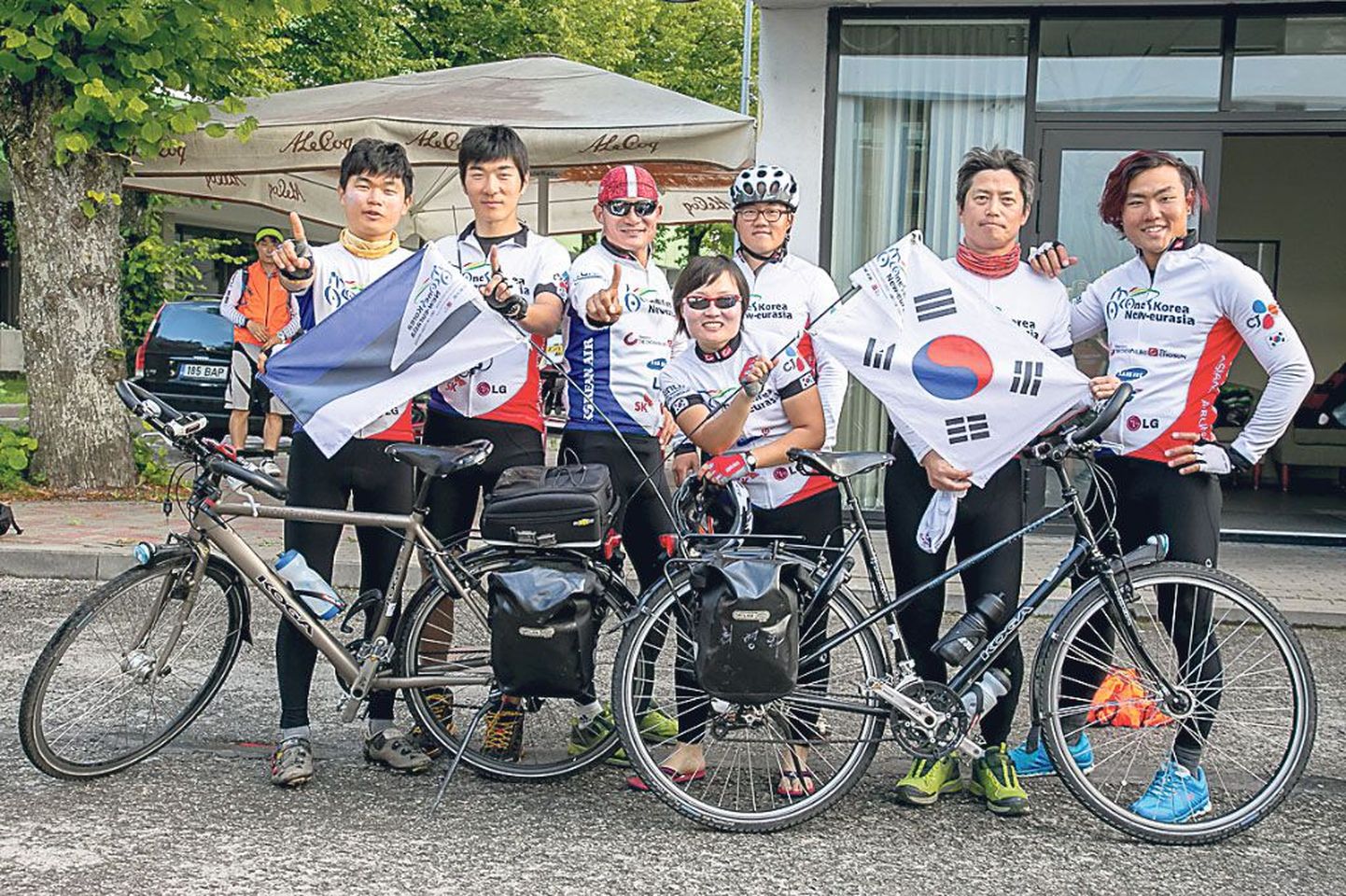 Lõuna-Korea rattaretkelised Pärnus.