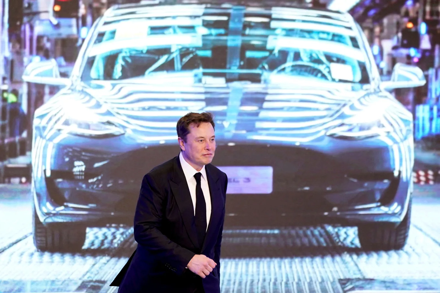 Elon Muski netoväärtus on 315 miljardit dollarit, mis teeb temast maailma rikkaima inimese.