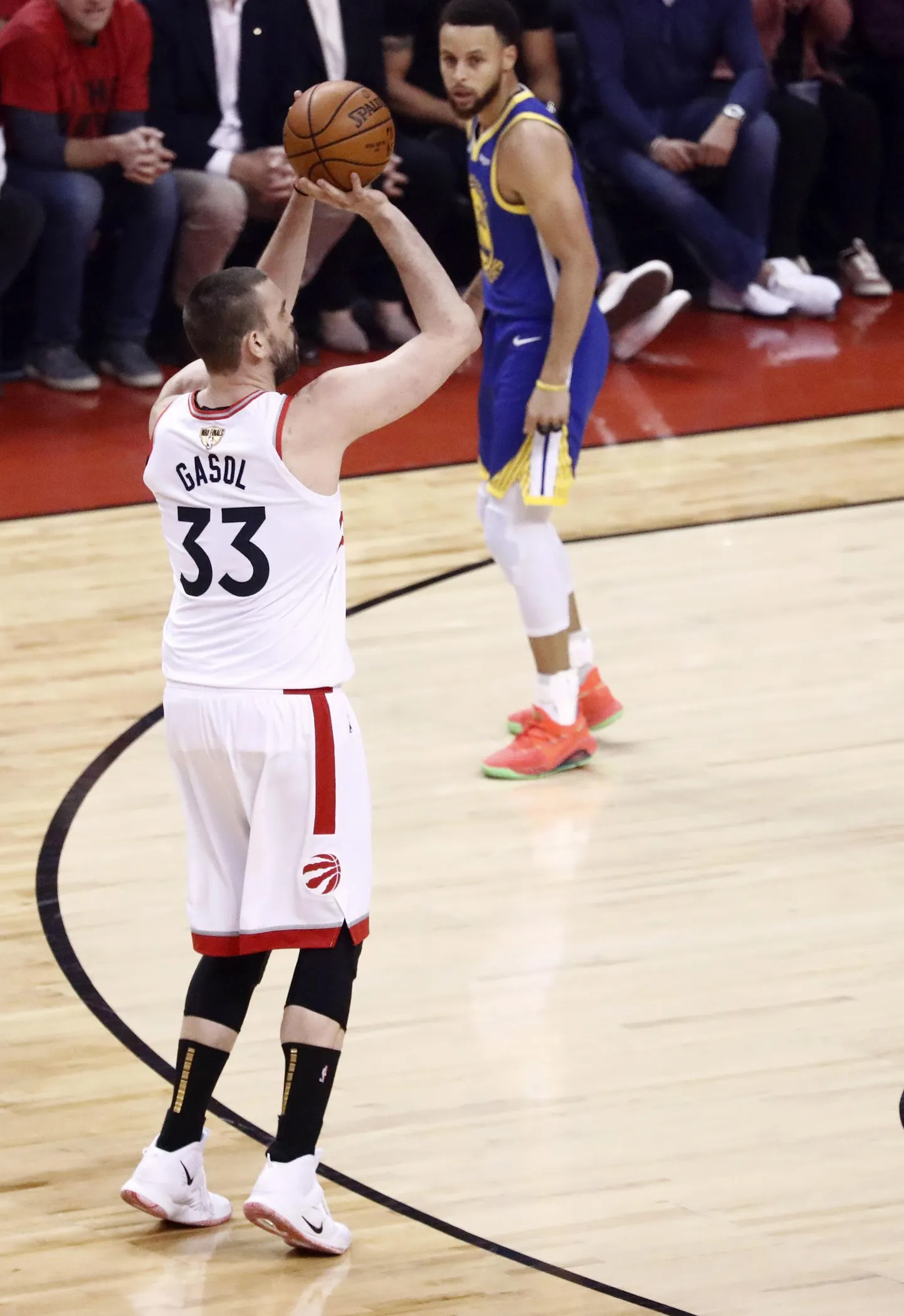 Marc Gasol tabab kaugviskeid hea protsendiga.FOTO: Larry W. Smith/Epa/Scanpix