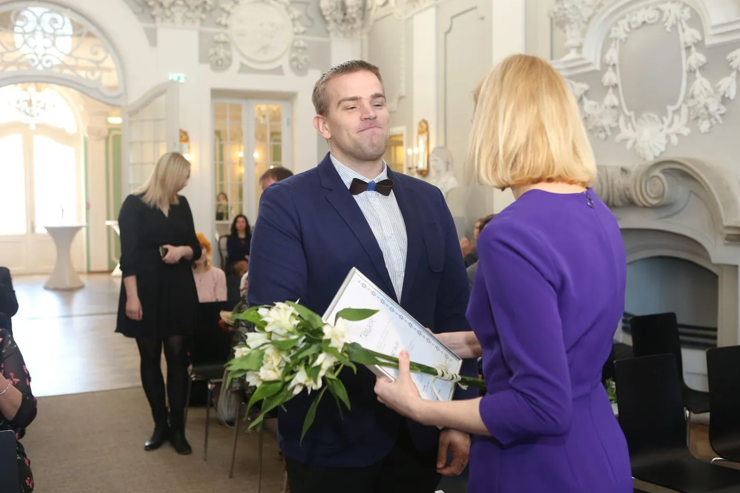 Robert Salep sai ministrilt tunnustuskirja.