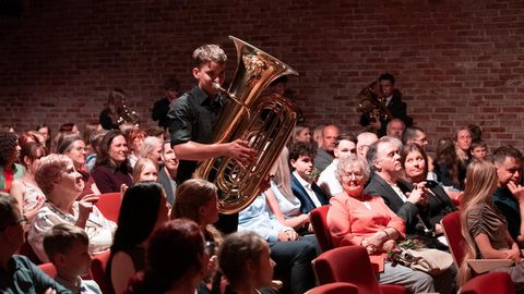 GALERII ⟩ Viljandi muusikakooli lõpudiplomi sai 23 noort