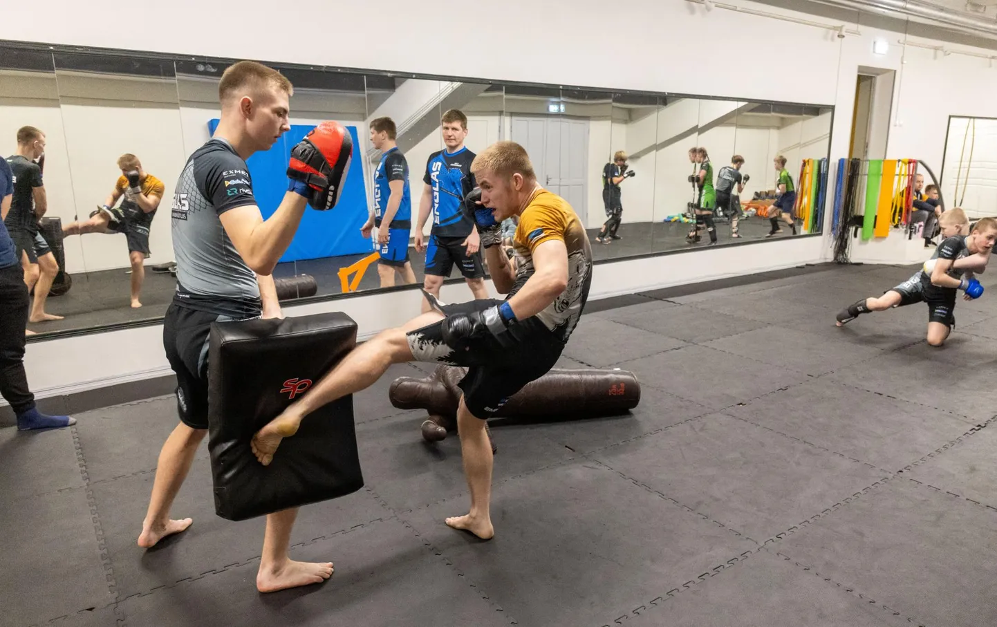 Ron-Andro Selter (vasakul) ja Rene Lai tegid trenni justkui kordamööda: üks virutas, teine oli sihtmärk.