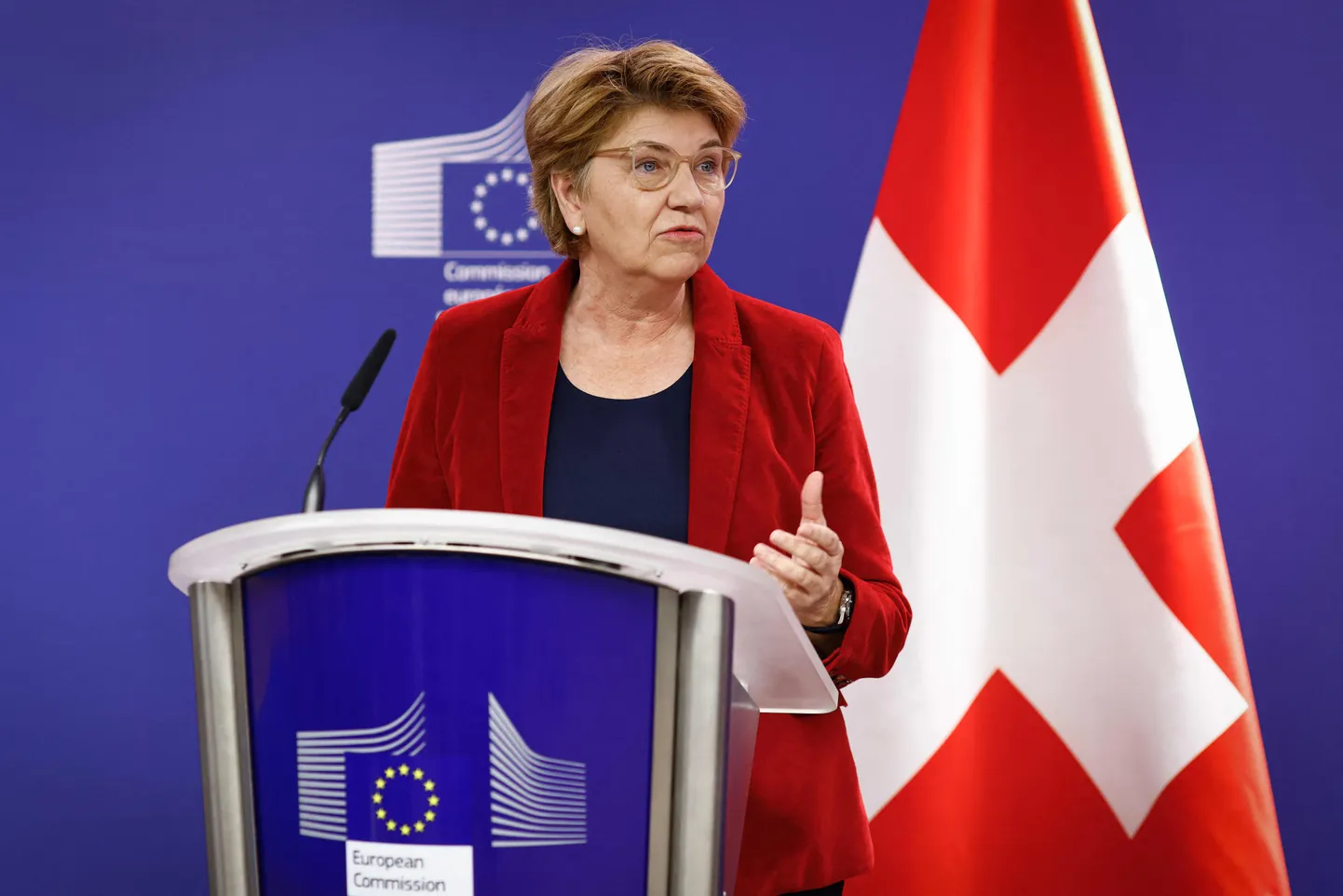 Šveitsi president Viola Amherd 18. märtsil 2024 Brüsselis ELi peakorteris Euroopa Komisjoni presidendi Ursula von der Leyeniga (ei ole fotol näha) ühisel pressikonverentsil.