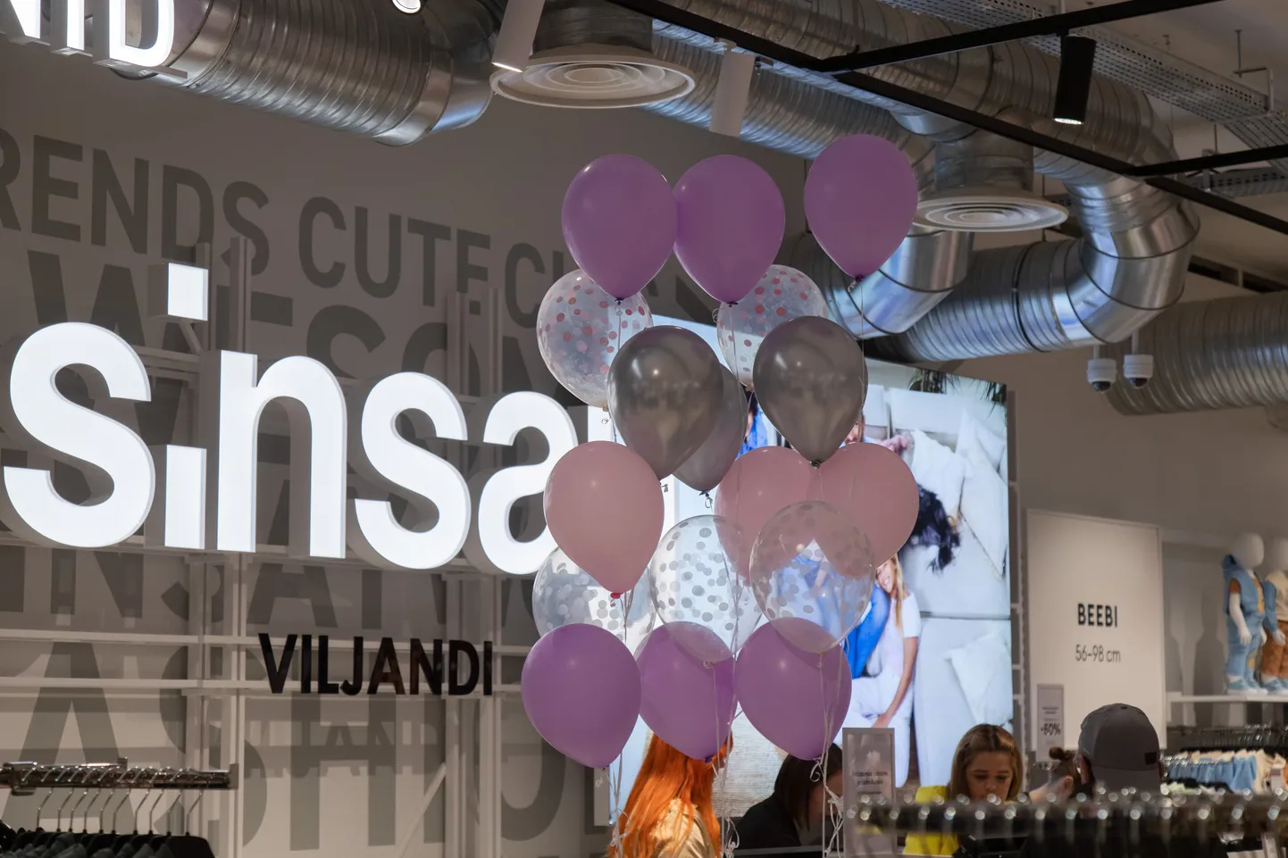 Avapäev tõi Sinsay kauplusesse Viljandis hulga kliente kaupa uudistama ja ostlema.