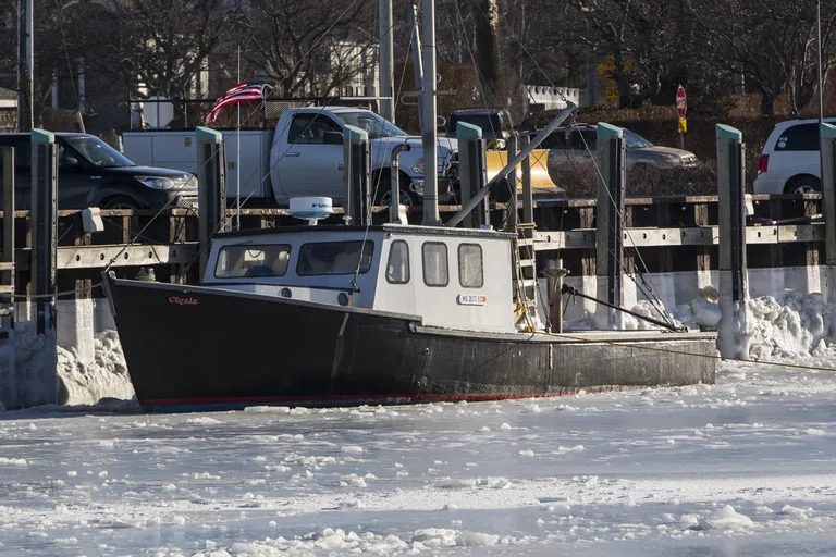 Massachusettsi Rock Harbori jäätunud sadam