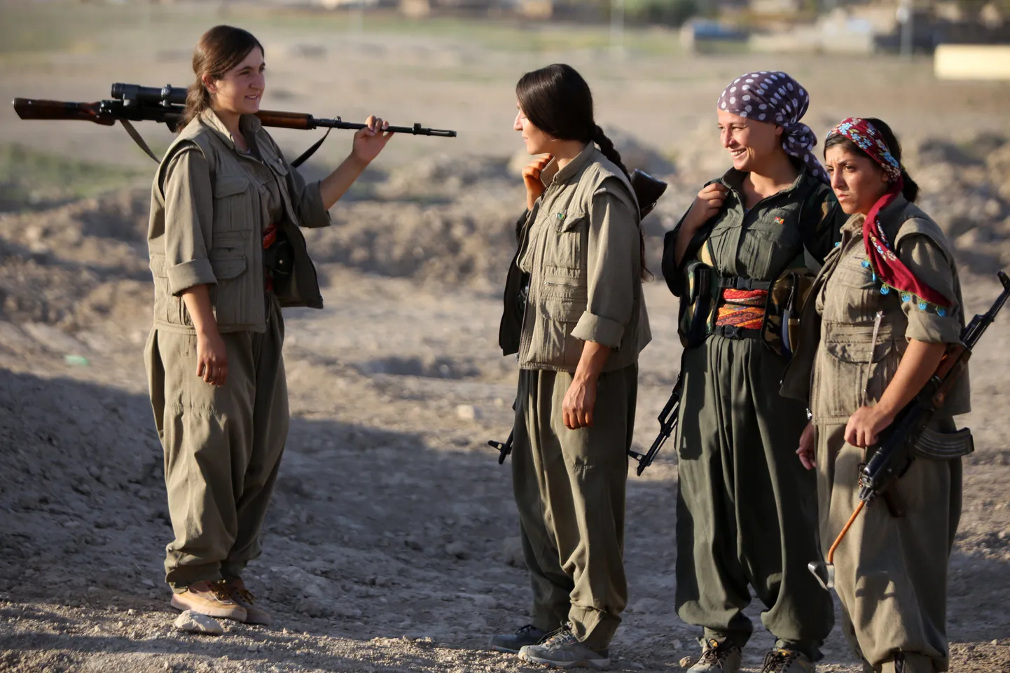 Islamiriigi pühasõdalaste vastu sõdivad kurdi naised