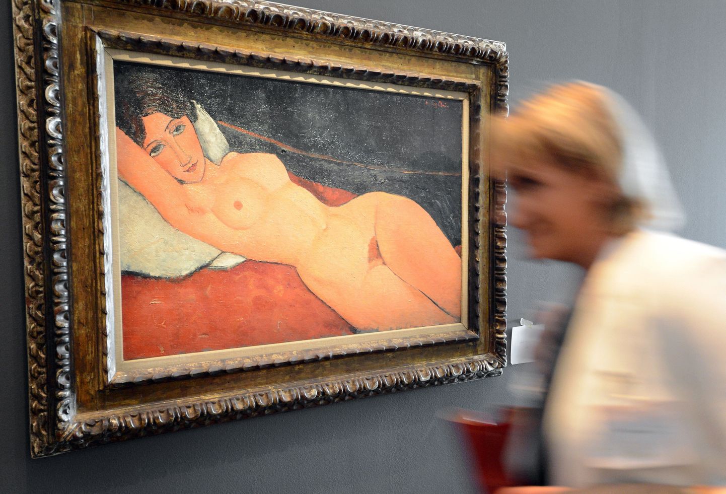 Fotol on Prantsusmaal Metzis näitusel "1917" välja pandud Modigliani maal, mis kujutab kunstniku nägemust naiseliust.