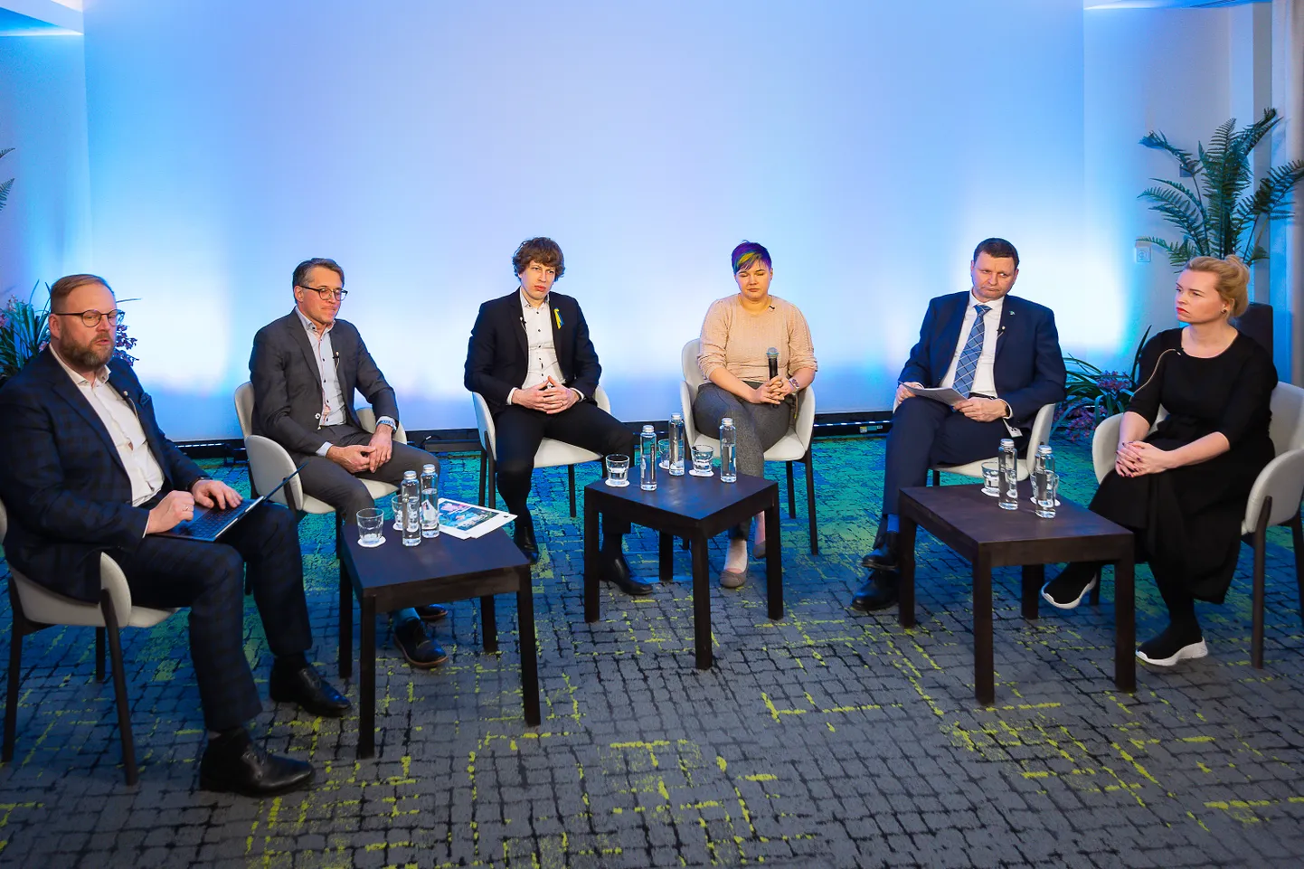 Esmaspäeval Nordic Hotel Forumis toimunud harvikhaiguste päevale pühendatud ümarlaual osalesid Tanel Kiik, prof. Katrin Õunap, Rain Laane, dr. Mariken Ross, Maarja Krais-Leosk ja Meelis Joost.