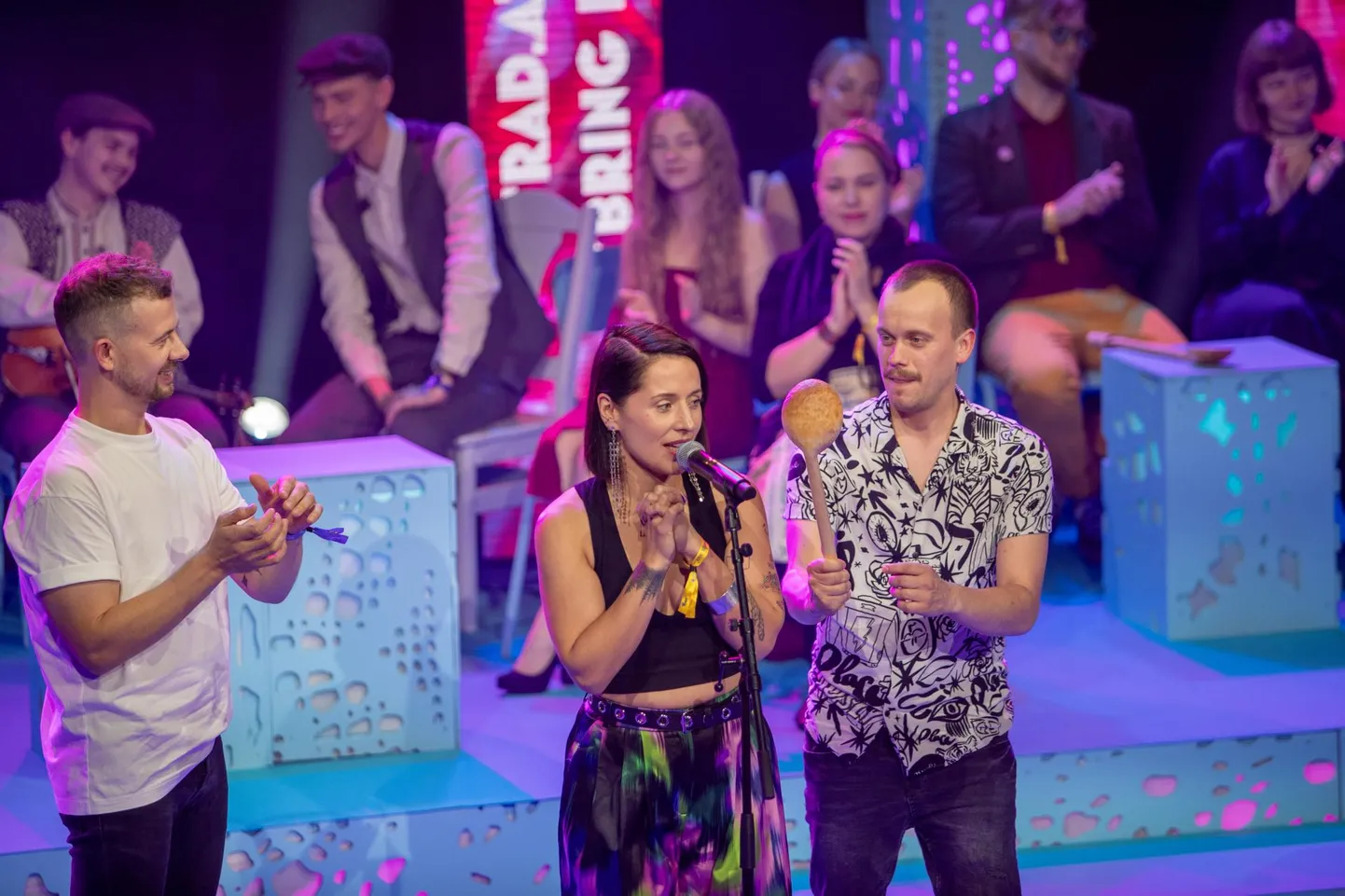 Trad.Attack! koosneb kolmest muusikust: Jalmar Vabarna (vasakult), Sandra Vabarna ja Tõnu Tubli.