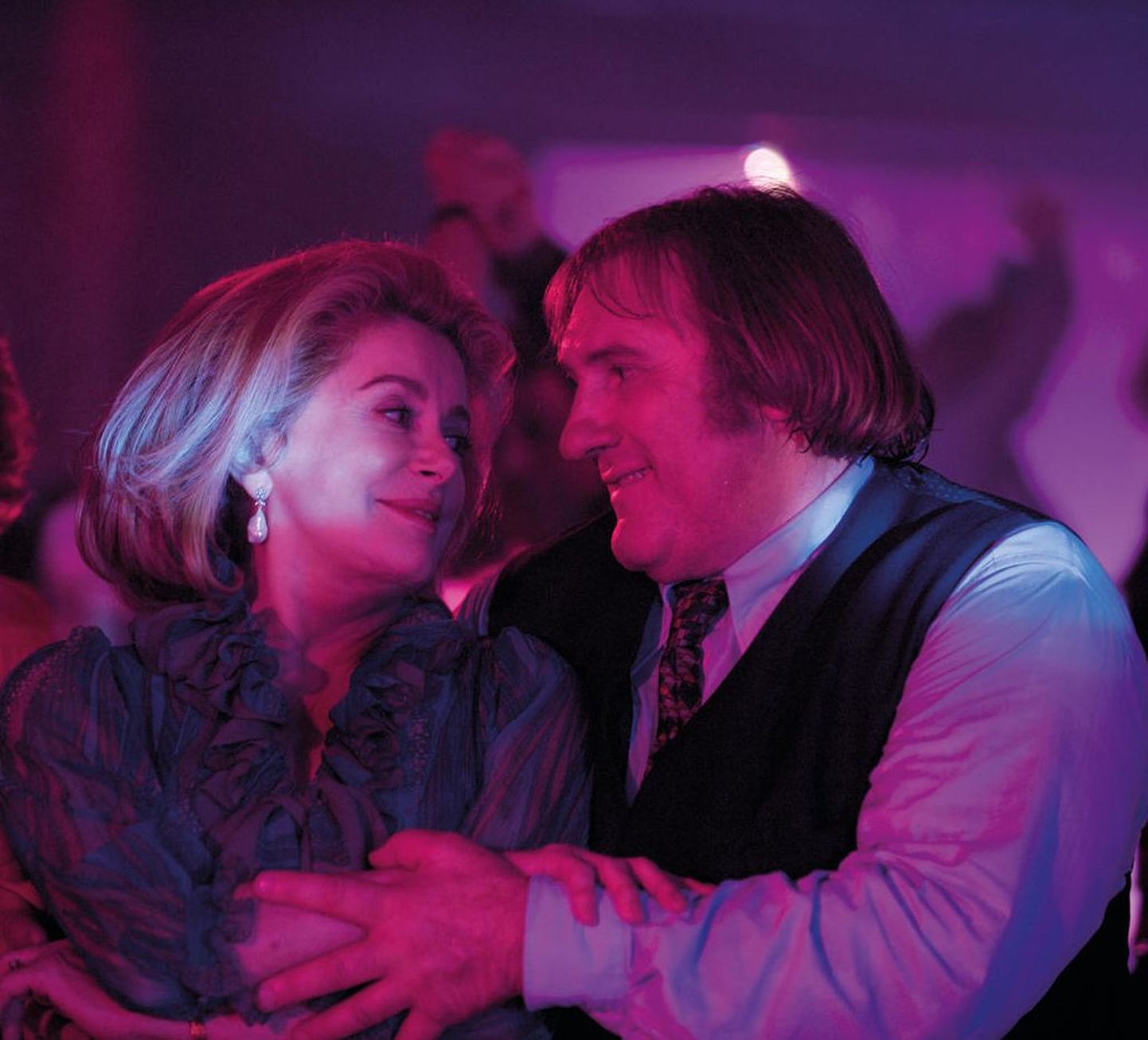 Prantsuse kino suurkujud Catherine Deneuve ja Gerard Depardieu õitsevad Ozoni filmis «Iluasjake».