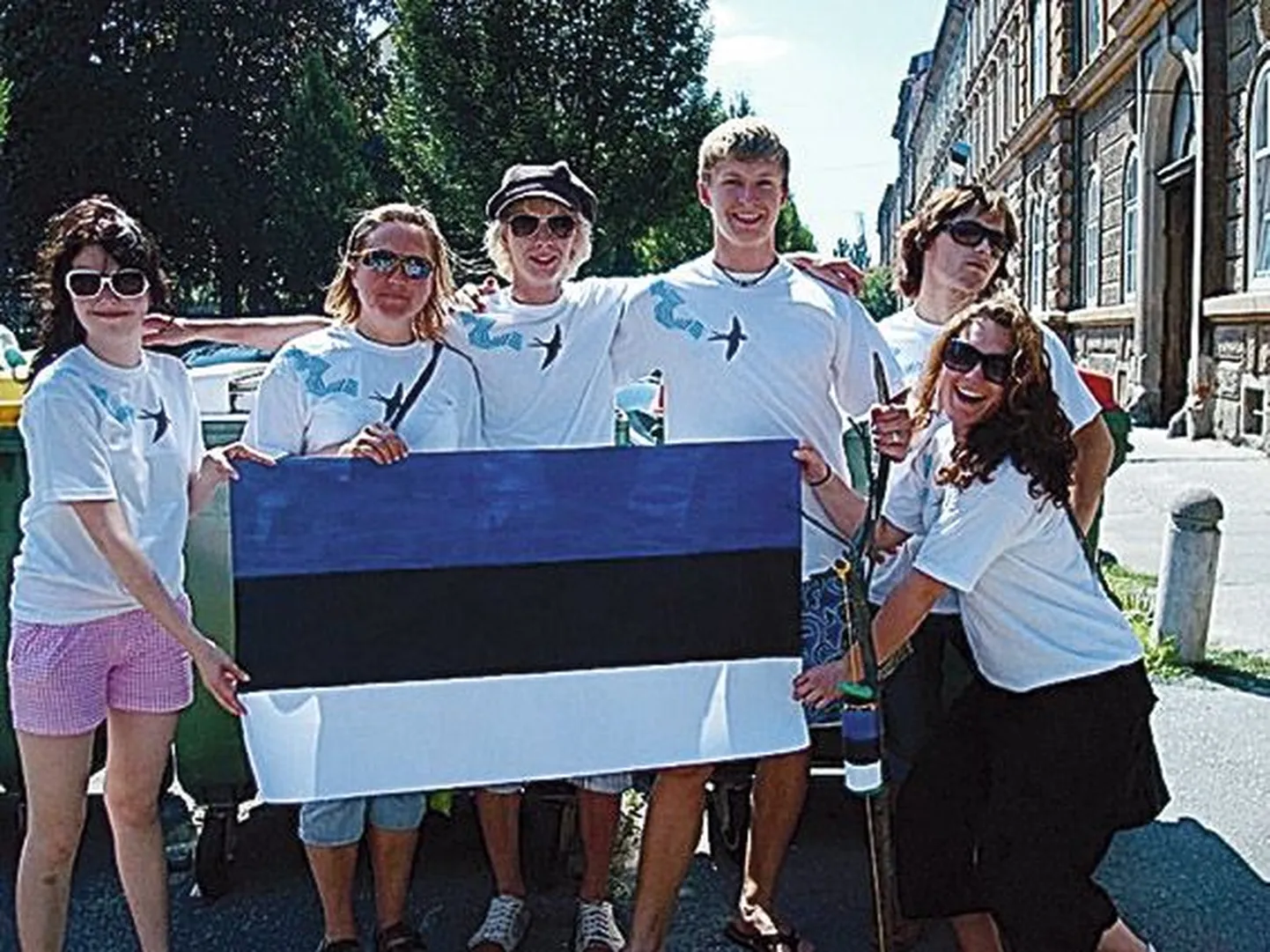 Eestlased, kes leidsid endale Sloveenias teise pere: (vasakult) Karmen Mänd, Heli Preismann, Marko Oder, Silver Lumi, Silver Uibo ja Hanna Riive.