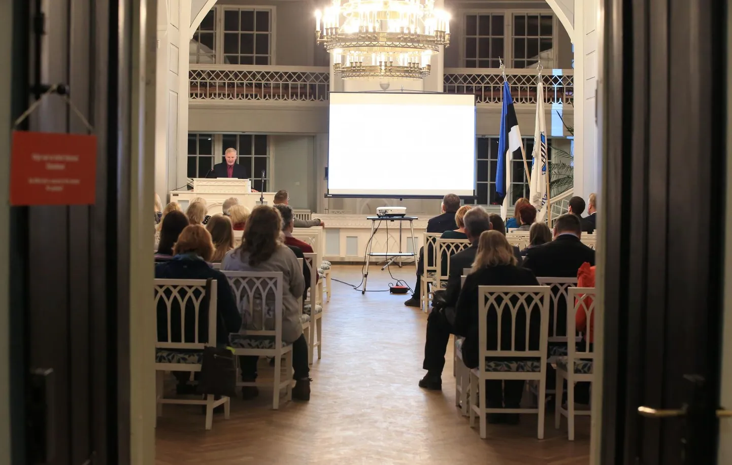 SA Postimehe Fond esitles Tartu Ülikooli muuseumi valges saalis Noor-Eesti teadusgranti.