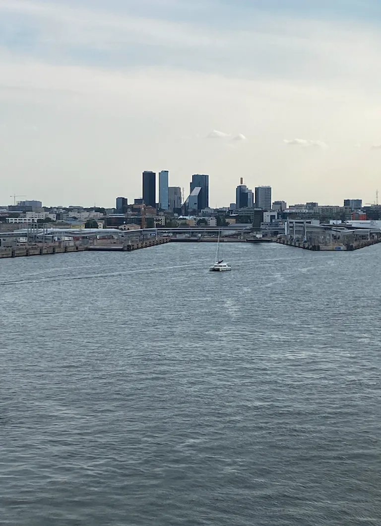 Вид на Таллинн с парома во время отправления