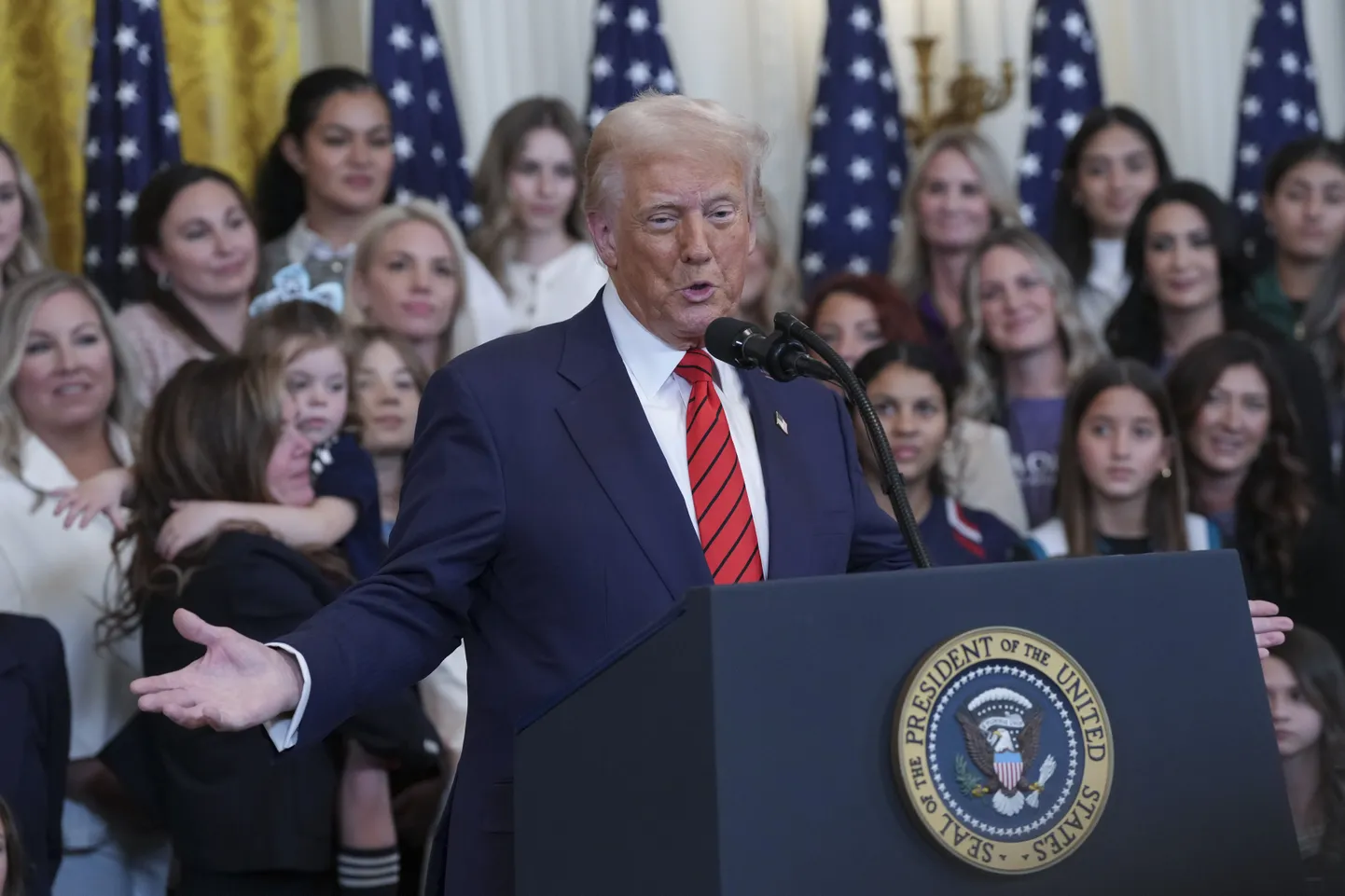 Donald Trump allkirjastas kolmapäeval korralduse, mis keelab transsoolistel inimestel osaleda USA naiste spordis.