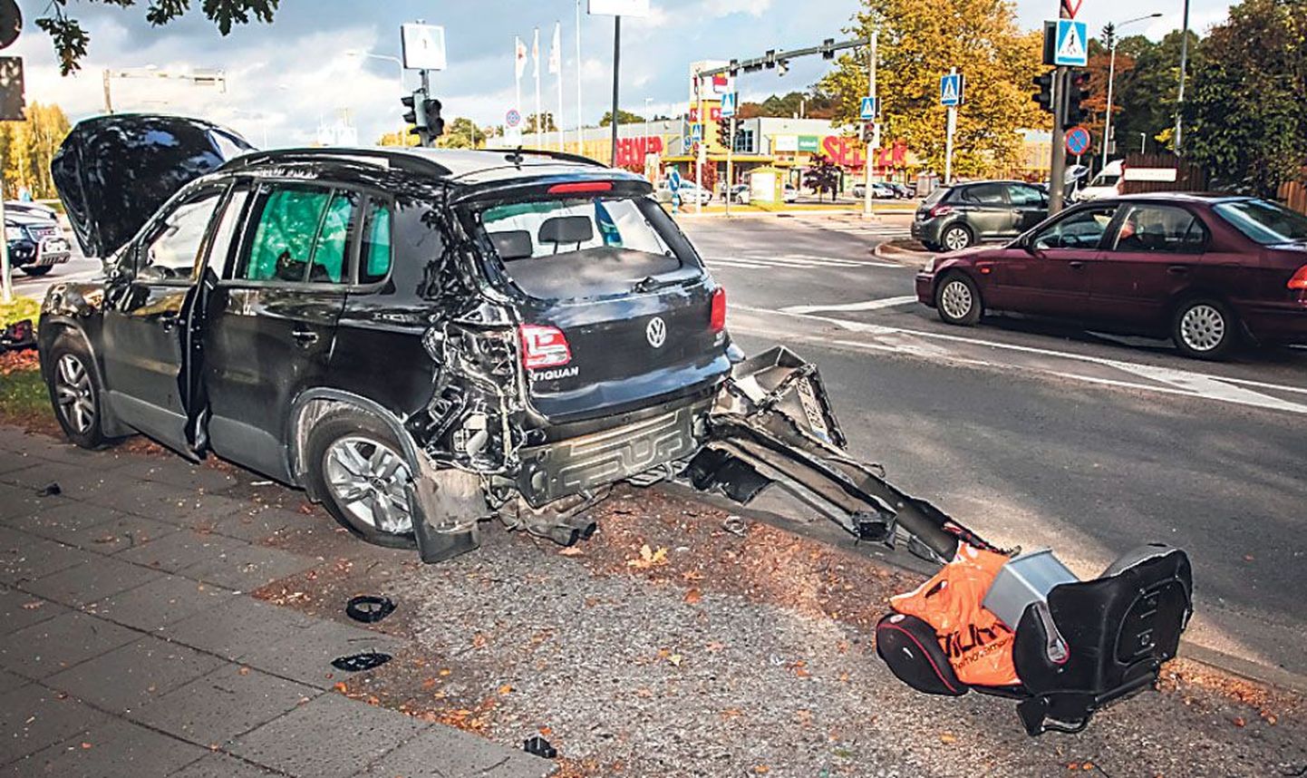 Liiklusõnnetus Pärnus Riia maantee ja Tammsaare puiestee ristmikul.