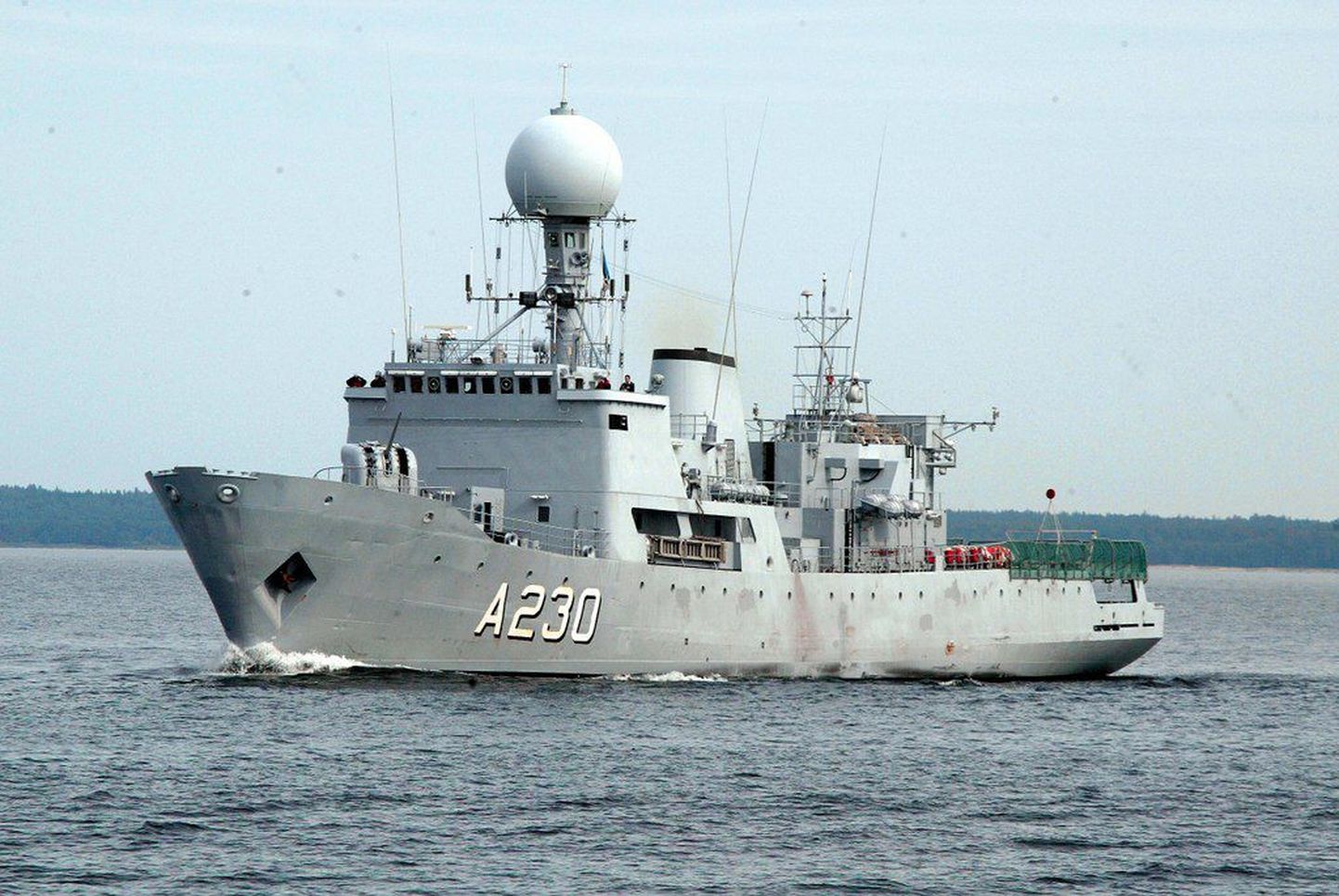 Saaremaa mereparaadil osalev Eesti mereväe lipulaev «Admiral Pitka».