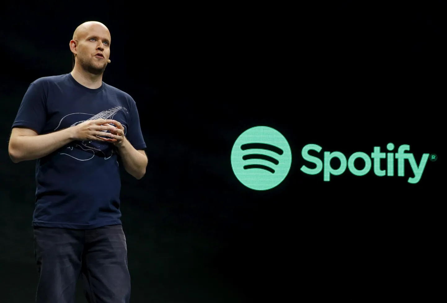 Sel ajal, kui Spotify tegevjuht Daniel Ek kõneleb, nokitseb keegi kuskil pseudonüümi all lugu teha, et saaks selle Spotifysse paisata.