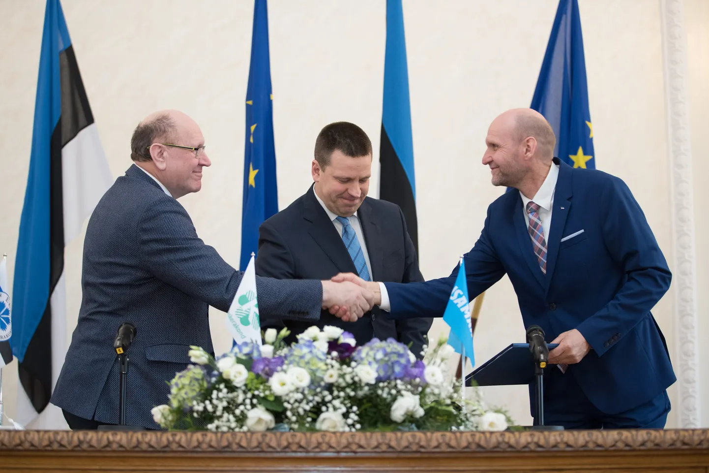 Fotol vasakult Mart Helme, Jüri Ratas, Helir-Valdor Seeder.