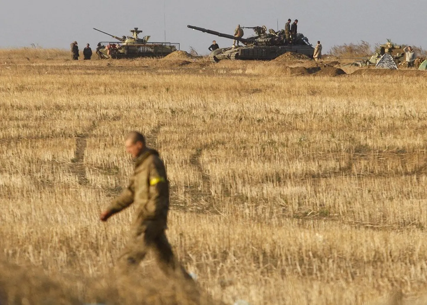 Ukraina sõdurid koos soomukite ja tankidega üleeile Donetski oblastis Debaltseve linna lähistel.