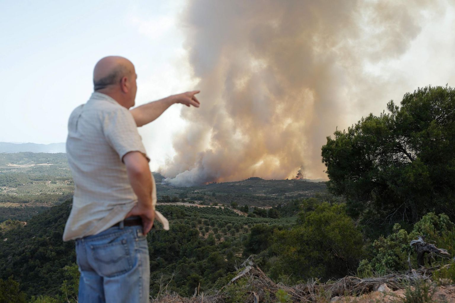 Katalooniale tõi kuum juuni lõpus ulatusliku metsatulekahju, millega võitlesid sajad ja sajad tuletõrjujad.