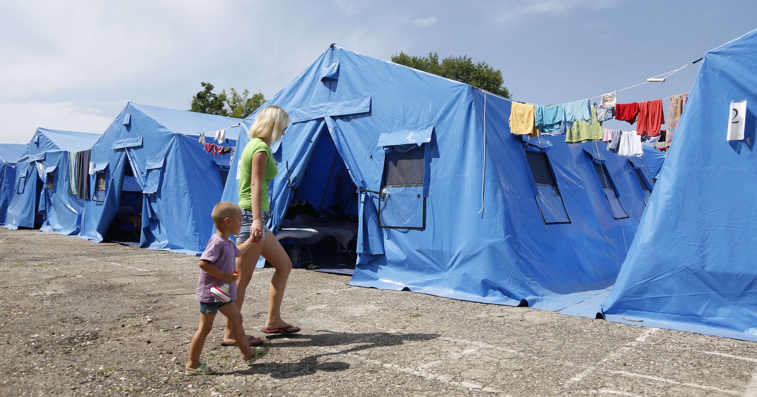 Ida-Ukrainast Krimmi viidud inimeste ajutine laager.