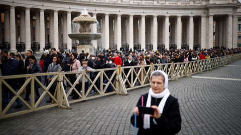 Paavst Benedictusega oodatakse hüvasti jätma kümneid tuhandeid inimesi