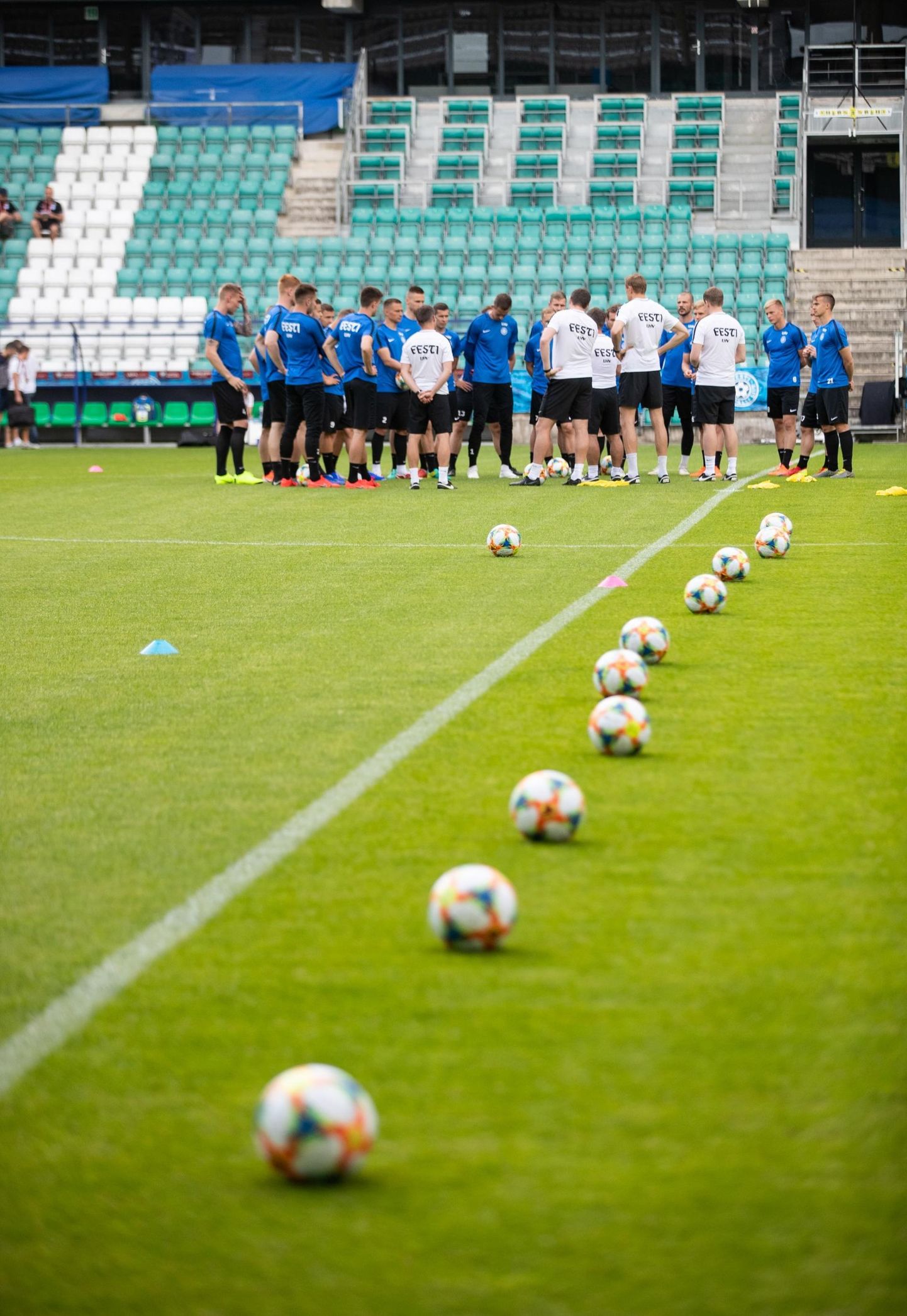 Eesti koondis on valmis, Lilleküla staadion on valmis, pallid on valmis. Sinisärgid ootavad aasta esimesele kodumängule.