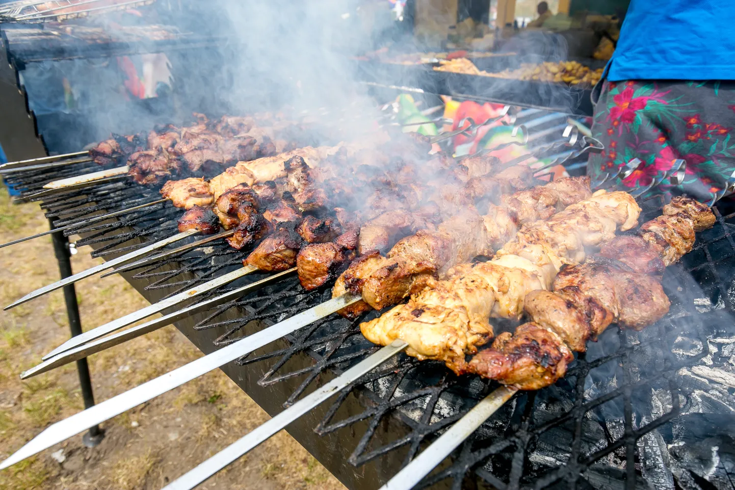 Ilus ilm ja grill-liha lõhn meelitasid rahva Vallikääru aasale.