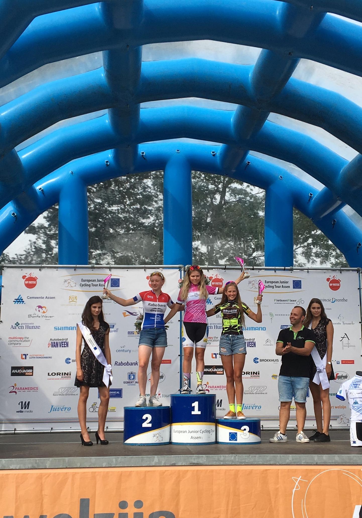 Hollandis Assenis Euroopa juunioride tuuril osalenud Pärnu Kalevi spordikooli rattur Laura Lizette Sander sai oma võistluskategoorias kolmanda koha.