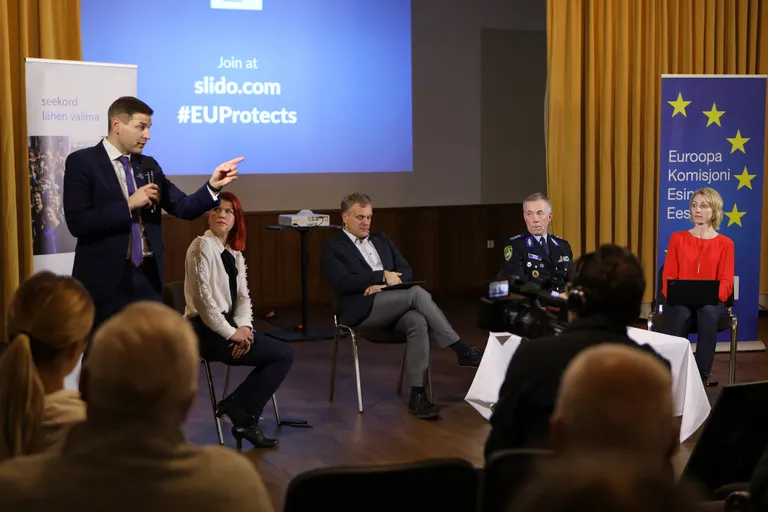 Rändeteemaline arutelu Navi seltsimajas Võrumaal.