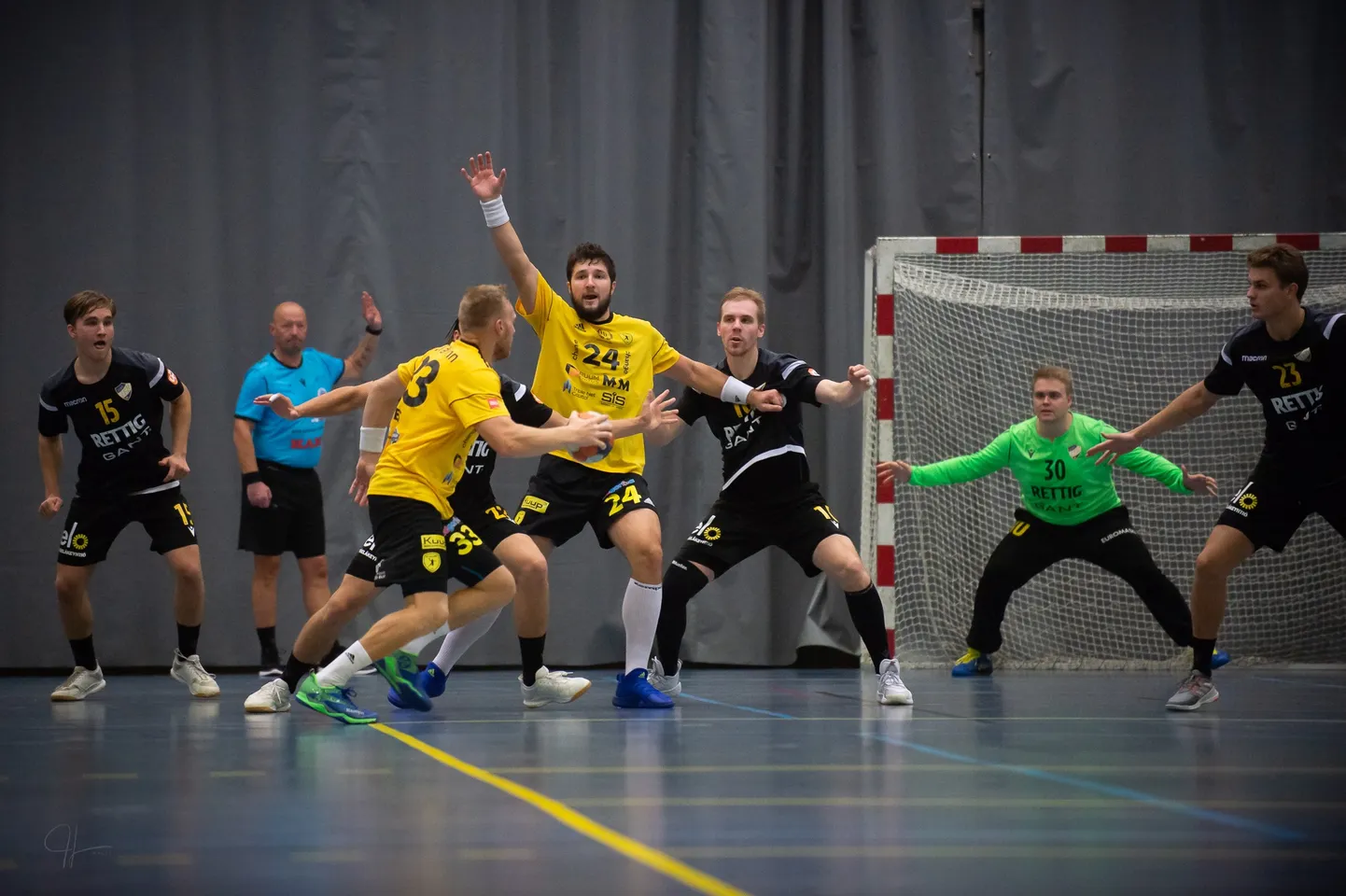 HC Tallinna mängijad rünnakul.
