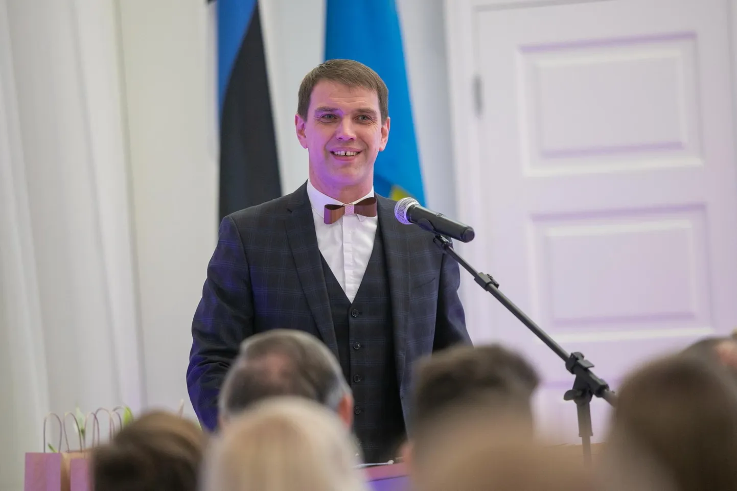 Energiline Karmeli koguduse pastor Gunnar Kotiesen juhtis maakonna sporditähtede peoõhtut Rakveres.