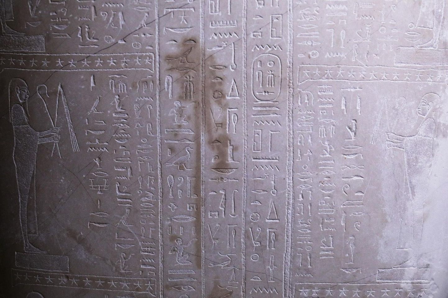 Õliplekk Neue Museumis eksponeeritud sarkofaagil, mis langes vandaalide rünnaku ohvriks. 