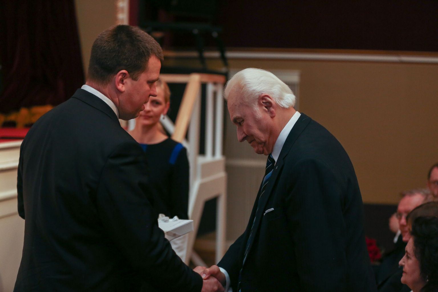 Премьер-министр Юри Ратас поздравил Арнольда Рюйтеля с 90-летием.